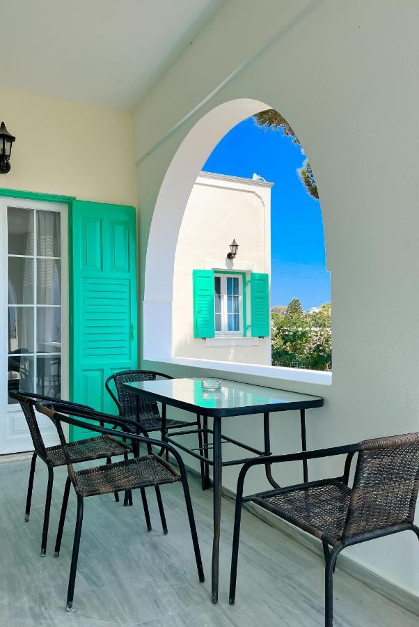 Kamari Beach Houses With Balcony And Garden Ngoại thất bức ảnh